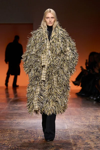Look 19